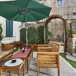 Mediteran With Garden Next To Beach And Old Town